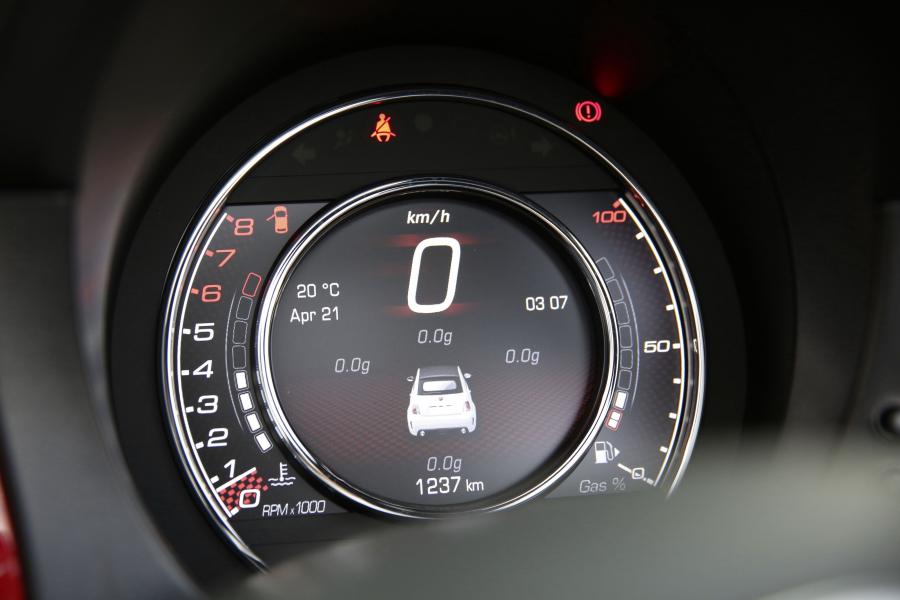 Панель приборов Abarth 595C (312) 2016 года  (AU) (фото 2 из 30)